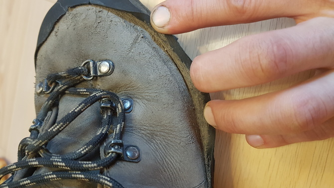Разошлась молния на сапоге – что делать: советы обувщика