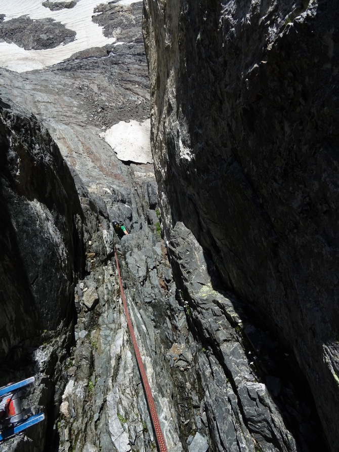 Новый вариант маршрута на Белалакаю - по ступеням через камин (Альпинизм)
