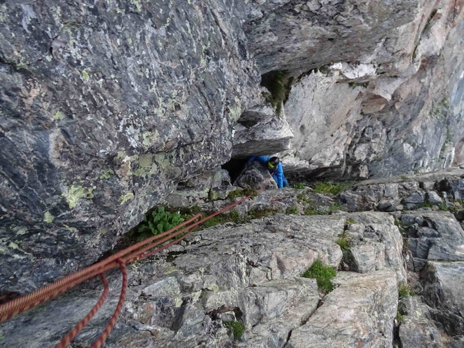 Новый вариант маршрута на Белалакаю - по ступеням через камин (Альпинизм)