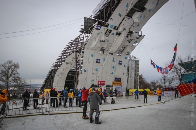 Начало сезона соревнований по ледолазанию в России