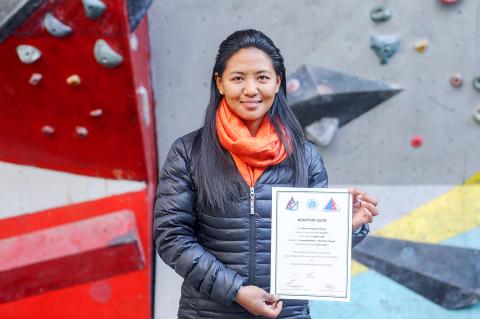 29-летняя посол бренда Rolex из Непала (Альпинизм)
