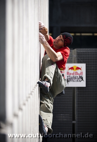 Red Bull Urban Boulder - Buildering в Швейцарии (Скалолазание)