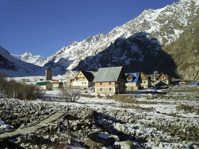 Зима в Безенги пришла 1 ноября. Климатическая и альпинистская (Альпинизм, альпсмены, альплагерь безенги)