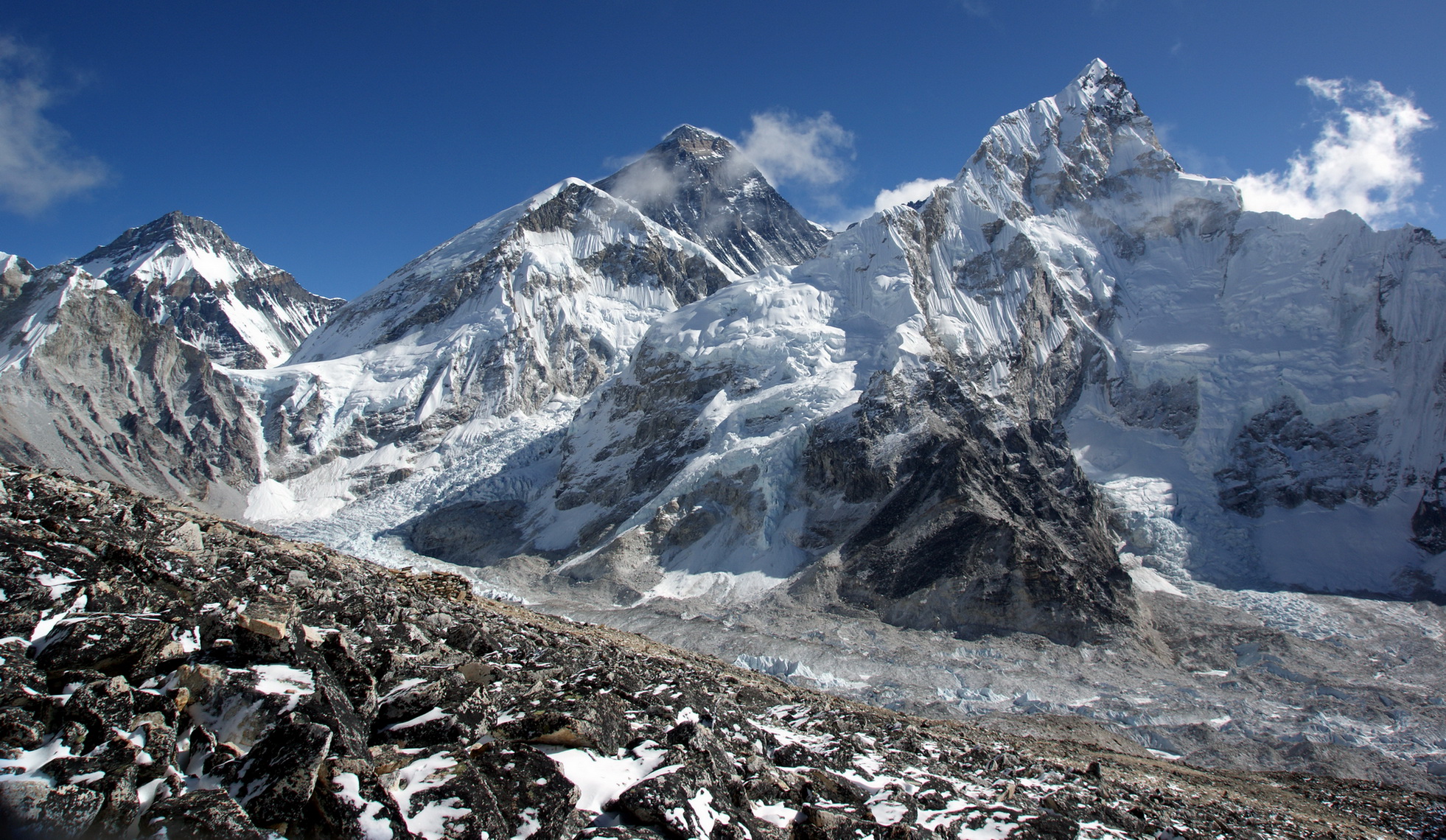 Самые высокие горы на земле уральские гималаи. Гора кала Паттар. Калапатар Непал. Эверест с кала Паттар. Калапатар вид на Эверест.