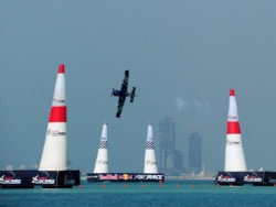 День гонки в Абу Даби оказался полным сюрпризов (Воздух, воздушные гонки red bull, рахманин)