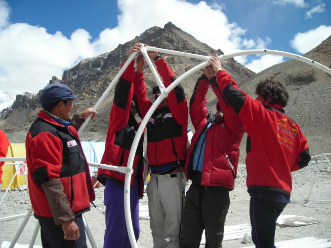 Еще одна суперконструкция в базовом лагере Эвереста (Альпинизм, 7 вершин, абрамов, черный)