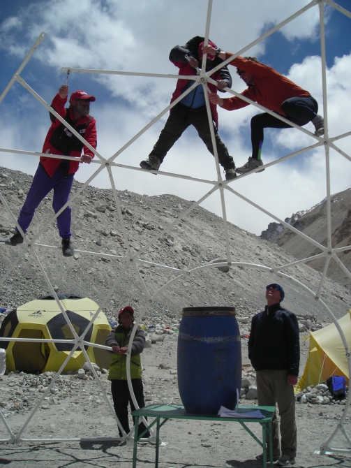 Еще одна суперконструкция в базовом лагере Эвереста (Альпинизм, 7 вершин, абрамов, черный)
