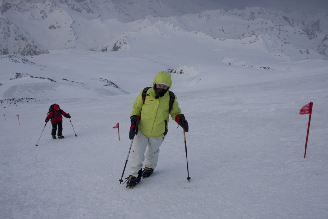 Удав снаружи и изнутри. RedFox Elbrus Race – взгляд со стороны (Альпинизм, волонтеры, высотные повара, судьи, высокогорные забеги, эльбрус)