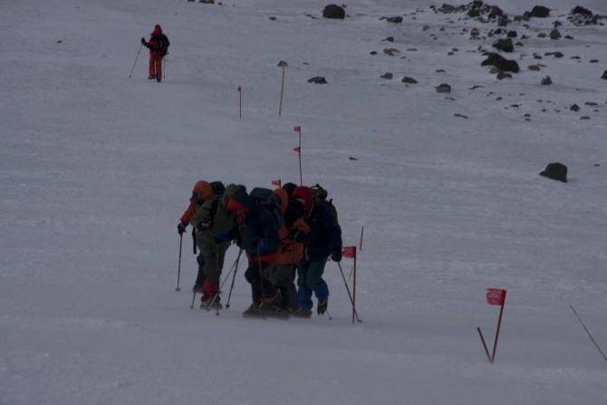 Удав снаружи и изнутри. RedFox Elbrus Race – взгляд со стороны (Альпинизм, волонтеры, высотные повара, судьи, высокогорные забеги, эльбрус)