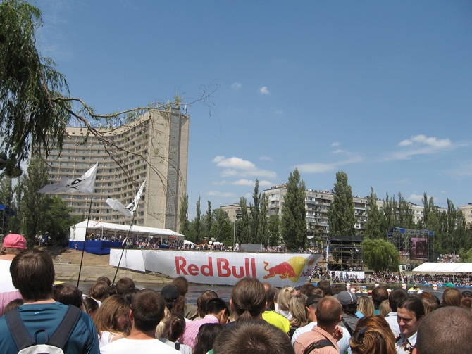Впервые в Украине экстремальное шоу «Red Bull Flugtag» (Воздух, киев, экстрим)