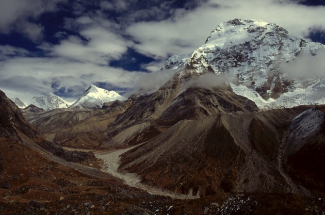 Неизвестная вершина Hongu Chuli в дикой долине Хонгу (Hongu Valleys). Непал (Альпинизм, туризм, путешествия, альпинизм)