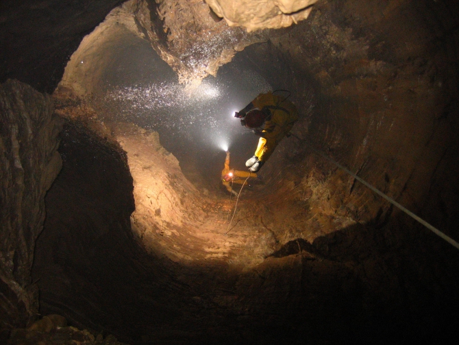 Международная экспедиция в глубочайшую пещеру мира Крубера – Воронья  (-2190м). (Спелеология, cavex, глубочайшая пещера мира, kong, the north face, fenix, suunto)