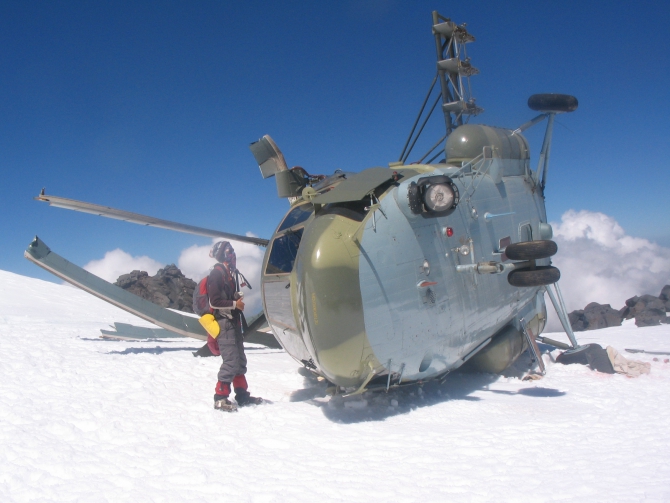 На Эльбрусе упал вертолёт МЧС 26-27.08.2010 (Альпинизм)