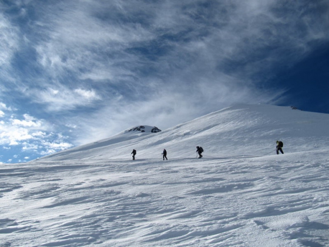 О заигрывающей горе (Альпинизм, казбек, надир, 2010, минск, альпинизм)