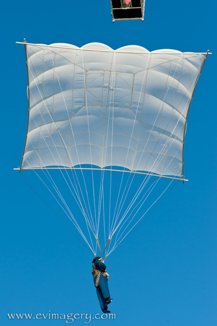 Испытания копии первого в мире парашюта Фауста Вранчича (Воздух)