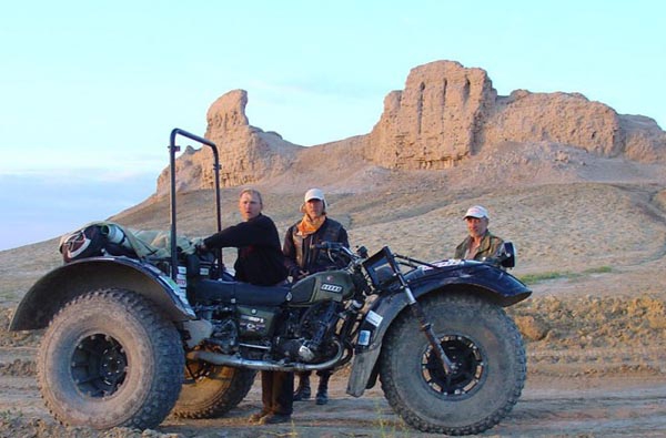 Новый год в пустыне встретит российская двойка мотопутешественников! (путешествия, синельники, семь пустынь мира)