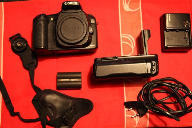 продам фотокамеру Canon EOS 20D BODY ( в мск , в хорошем состоянии) Сорри за спам