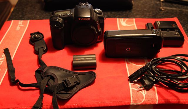 продам фотокамеру Canon EOS 20D BODY ( в мск , в хорошем состоянии) Сорри за спам