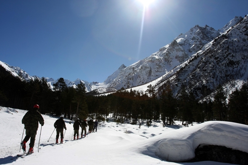 ФАР проводит набор инструкторов альпинизма для работы на сборах с военнослужащими в 2011 году (военные, утс)