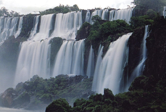 Чудеса водопадов Игуасу (Путешествия)
