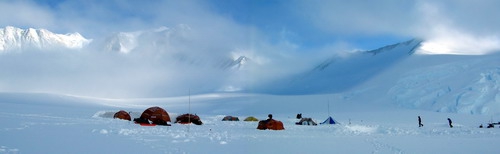 Небывалые  для Антарктиды снегопады блокировали группу. (Альпинизм, винсон, антарктида, абрамов, 7 вершин, южный полюс)