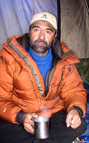 Симоне Моро дошел до Лагеря 2. Температура на горе -45... Холодно, однако! (Альпинизм, зима, экспедиции, пакистан, simone moro, броуд пик)