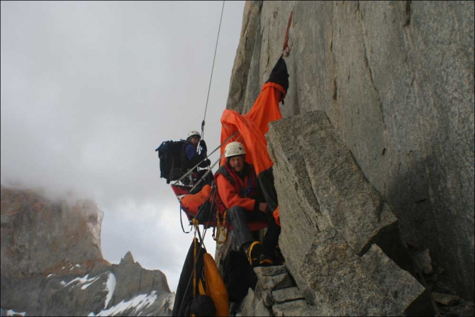 Golazo (VI 5.10 A4+, 1200m) на центральную башню Torres del Paine. Экспедиция Горного клуба. Часть первая. (Альпинизм, чили, горный клуб, патагония)