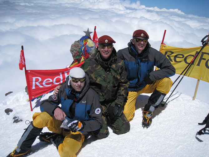 RedFox Elbrus Race и День Победы. Спасибо, что они подарили нам такой светлый праздник (Скайраннинг)