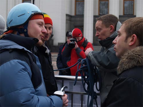 Скалолазная общественность выступает за сохранение единственного в Киеве скалолазного тренажера. (Скалолазание, скалолазание, стенд, скалодром)