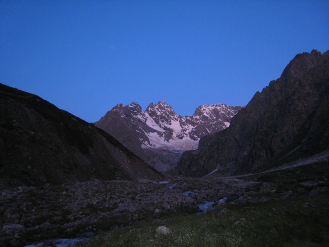 Редкопосещаемые ущелья Кавказа. Хазни. Фотозарисовка 2011года. (Альпинизм, альпинизм, ущелье хазни, путешествие)