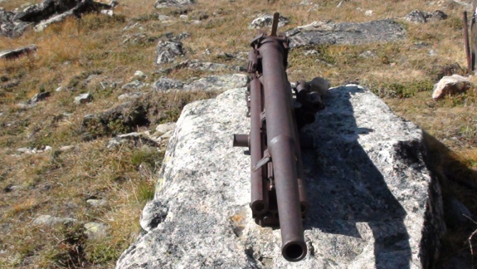 Пушки немецкого образца, снаряды, мины, гранаты обнаружены полицейскими Кабардино-Балкарии на склонах горы Эльбрус (Путешествия, вов, приэльбрусье)