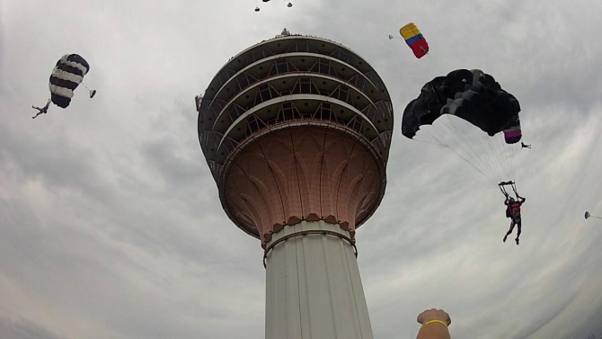 BASEjumping BIG WAY: Новый Мировой Рекорд (gravity workshop, bigway, kl tower)