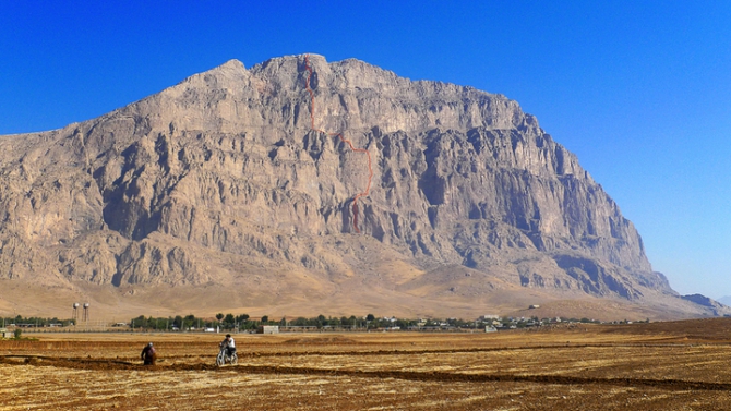В октябре 2012 года прошёл в Бисотуне (Иран) Второй международный фестиваль скалолазания (Альпинизм, фестиваль скалолазания.)