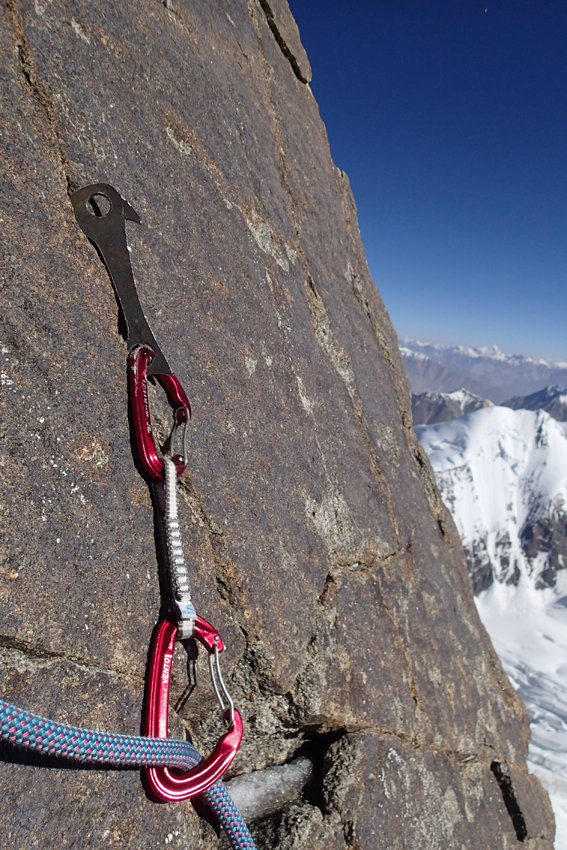 У скалолаза есть веревка длиной 1. Оттяжки скалолазные Венто. Оттяжки альпинистские REDFOX 5 шт. Страховка Венто альпинистская.